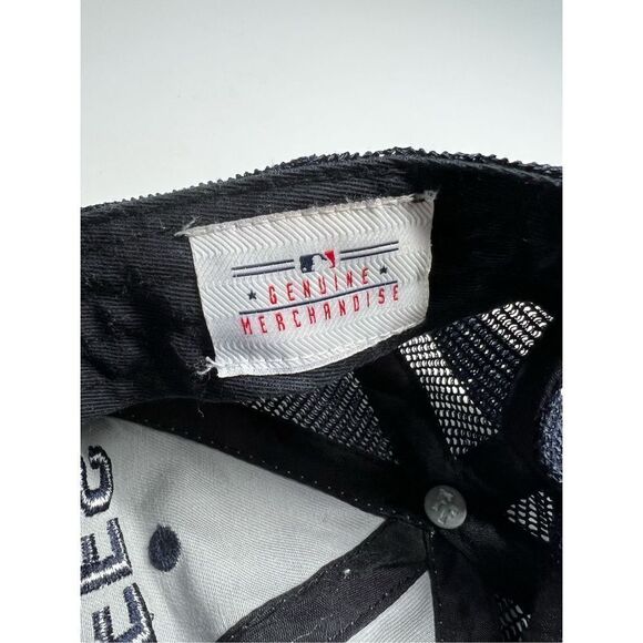 New York Yankees Men’s Adjustable Hat - Picture 4 of 7